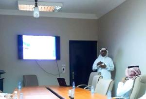 The Dean of the College of Engineering in Al-Qunfudhah Meets with the College Employees